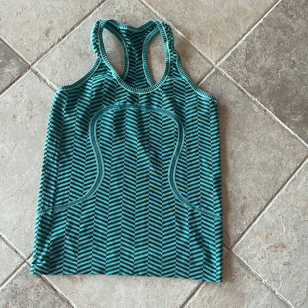 Lululemon tank